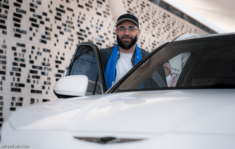 ماذا تعرف عن السيارة الهلالية التي استقبلت البنز في الرياض؟