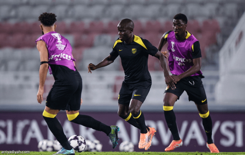 عودة بيريرا تزيح دومبيا إلى بدلاء الاتحاد