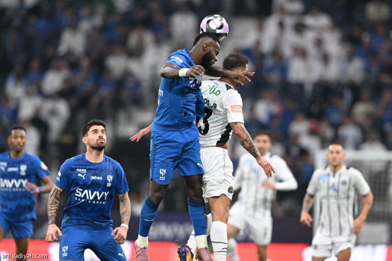 الهلال لا يتوقف