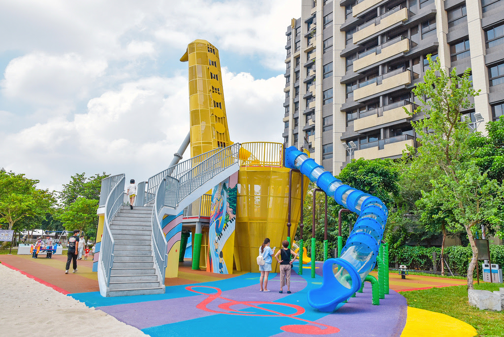 頭份音樂公園 | 苗栗以薩克斯風溜滑梯為設計主體的兒童公園，高7公尺的旋轉滑梯