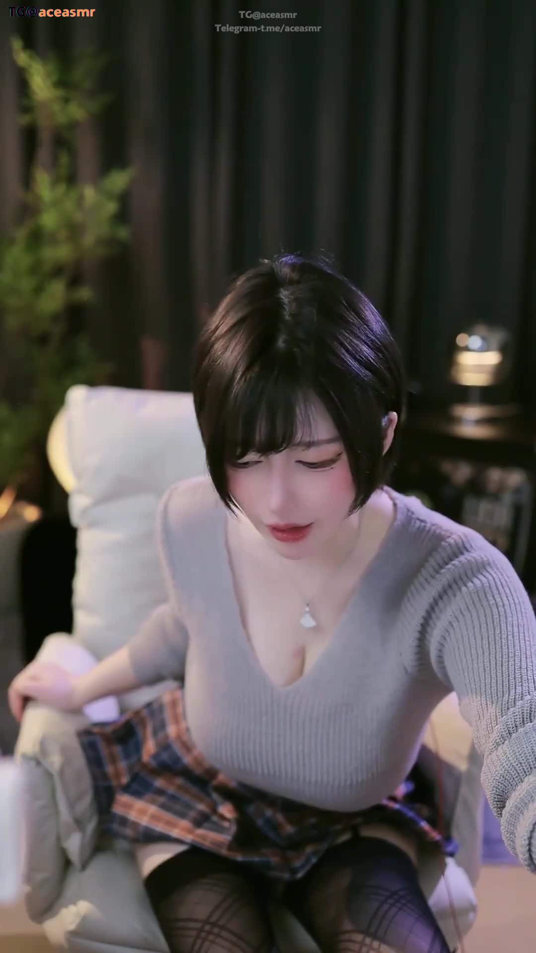 #雨教皇 辣妹在公园被卡住了 来自 @aceasmr 分享