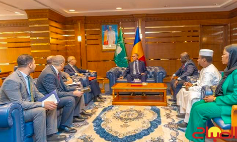 سفير المغرب يتباحث مع وزير الخارجية التشادي الجديد في نجامينا