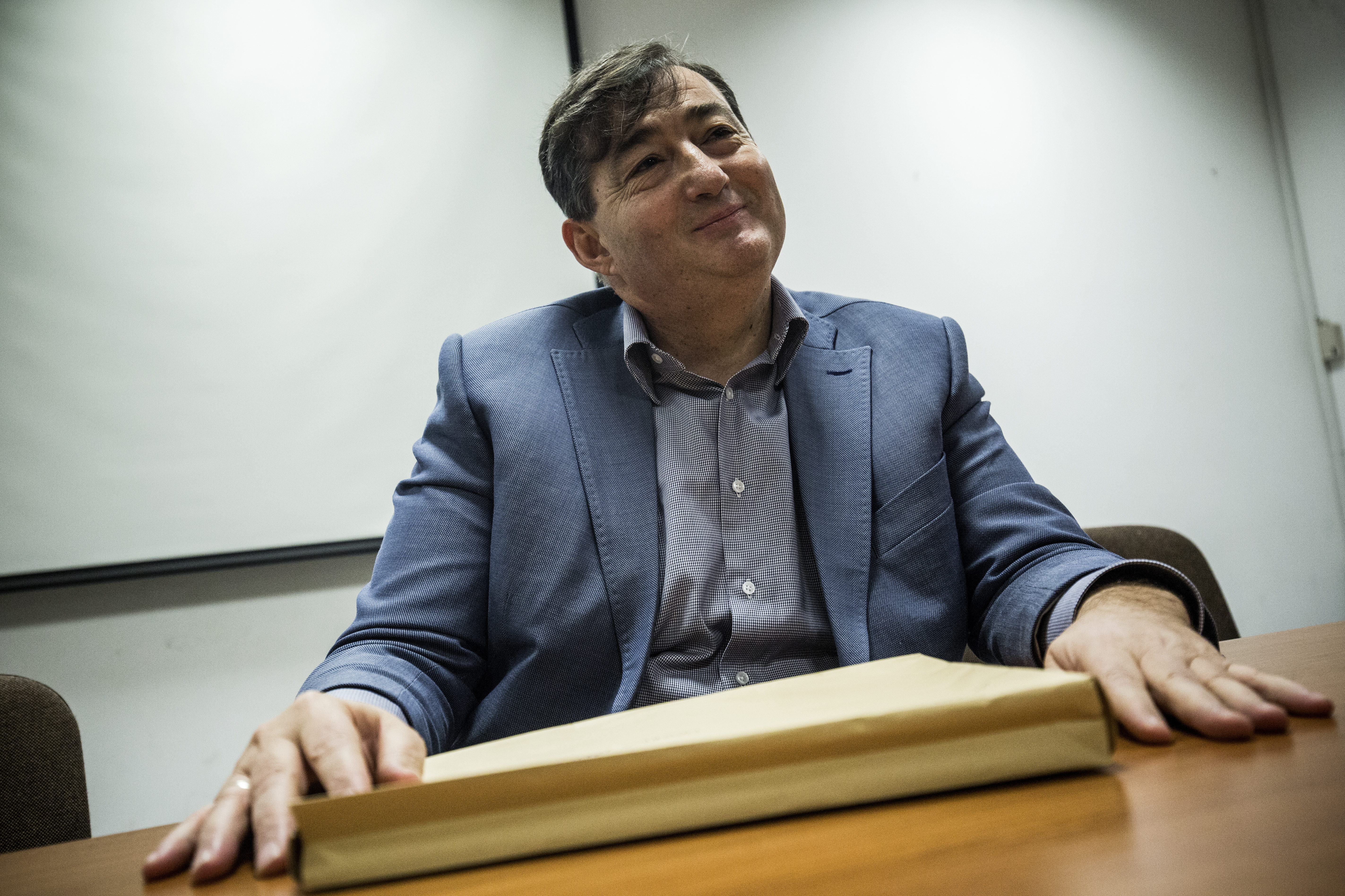 Sőt, háromnegyed egy körül egy hatalmas, emeletes busz is érkezett a helyszínre. Ifj Meszaros Lorinc