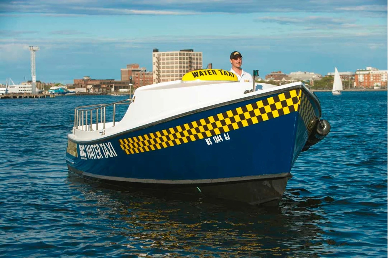 Seven passengers were injured last friday when the vaporetto water bus they were travelling in, collided with a barge in venice’s giudecca canal. Boston Water Taxi City Experiences