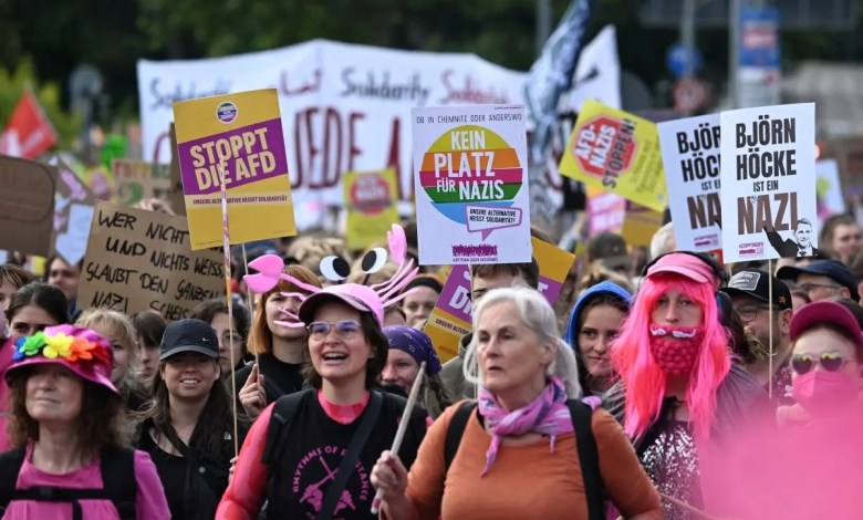 20,000 protest as AfD congress starts on time