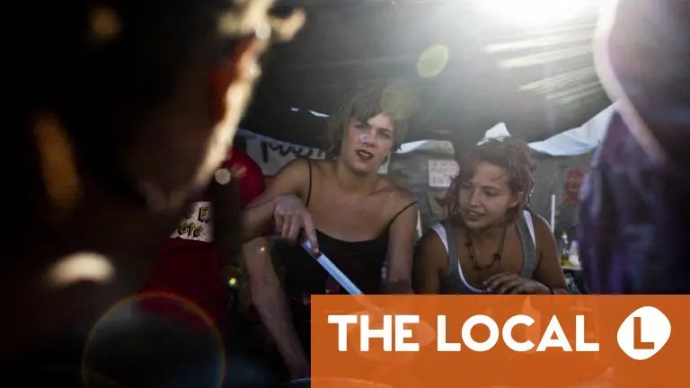 Los mallorquines luchan contra el turismo de masas con cenas comunitarias en las plazas