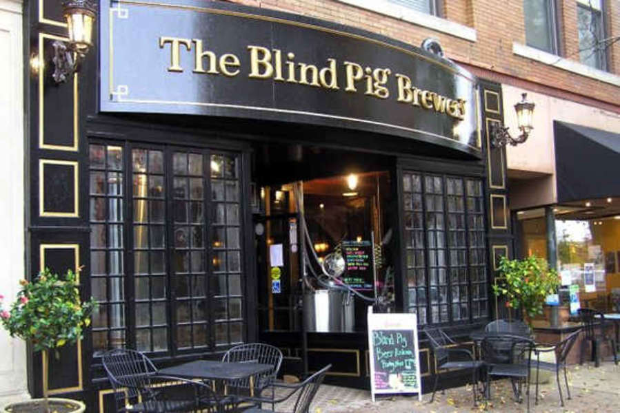 In addition to an extensive array of beer, this philadelphia bar features a bevy of bites to soak up the suds. The Blind Pig Brewery: A Champaign, IL Bar - Thrillist