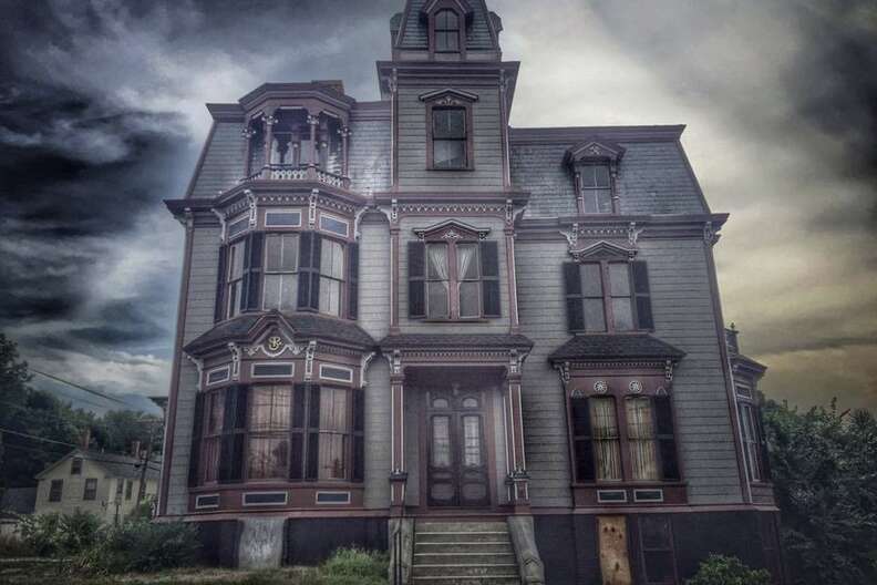 Join us for an unforgettable night of hauntings and ghosts down the hallowed streets of salem. Most Haunted Places In Massachusetts Scary Places To Go On Halloween Thrillist