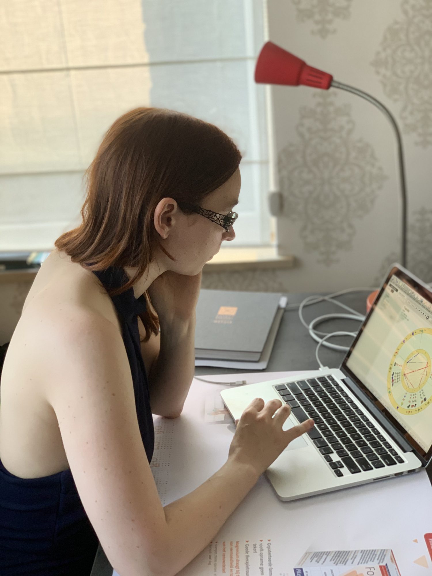 Een astrologisch consult om de energetische blauwdruk te lezen.