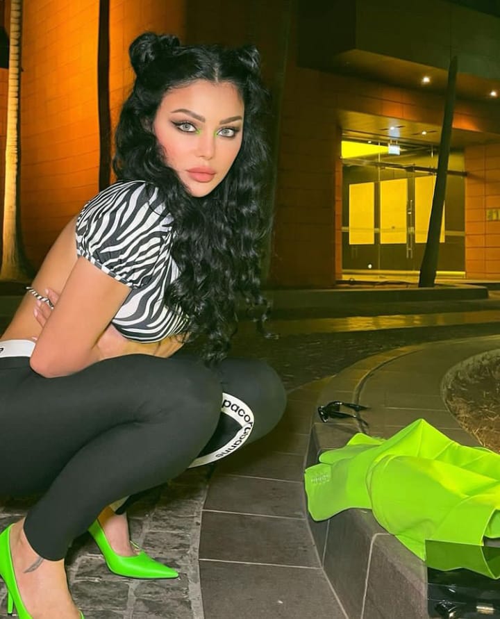 شاركت الفنانة هيفاء وهبي جمهورها صورا جديدة لها، من أحدث جلسة تصوير عبر حسابها الشخصي على موقع التواصل الاجتماعي «فيسبوك». ÙÙÙØ§Ø¡ ÙÙØ¨Ù Ø¨ÙØªØ­Ø© Ø¬Ø§ÙØ¨ÙØ© ÙØµØ¯Ø± ÙØ¨ÙØ± ÙÙ Ø¥Ø·ÙØ§ÙØ© ÙÙØ§Ø¬Ø¦Ø© ÙÙØ§ ÙÙ ØªØ±Ø§ÙØ§ ÙÙ ÙØ¨Ù Ø£ØµÙØ§Øª 24