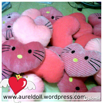 Bahan baku terdiri dari kain yelvo, kain flanel, kain rasfur, kain velboa, . Bantal Love Hello Kitty Aureldoll S Blog