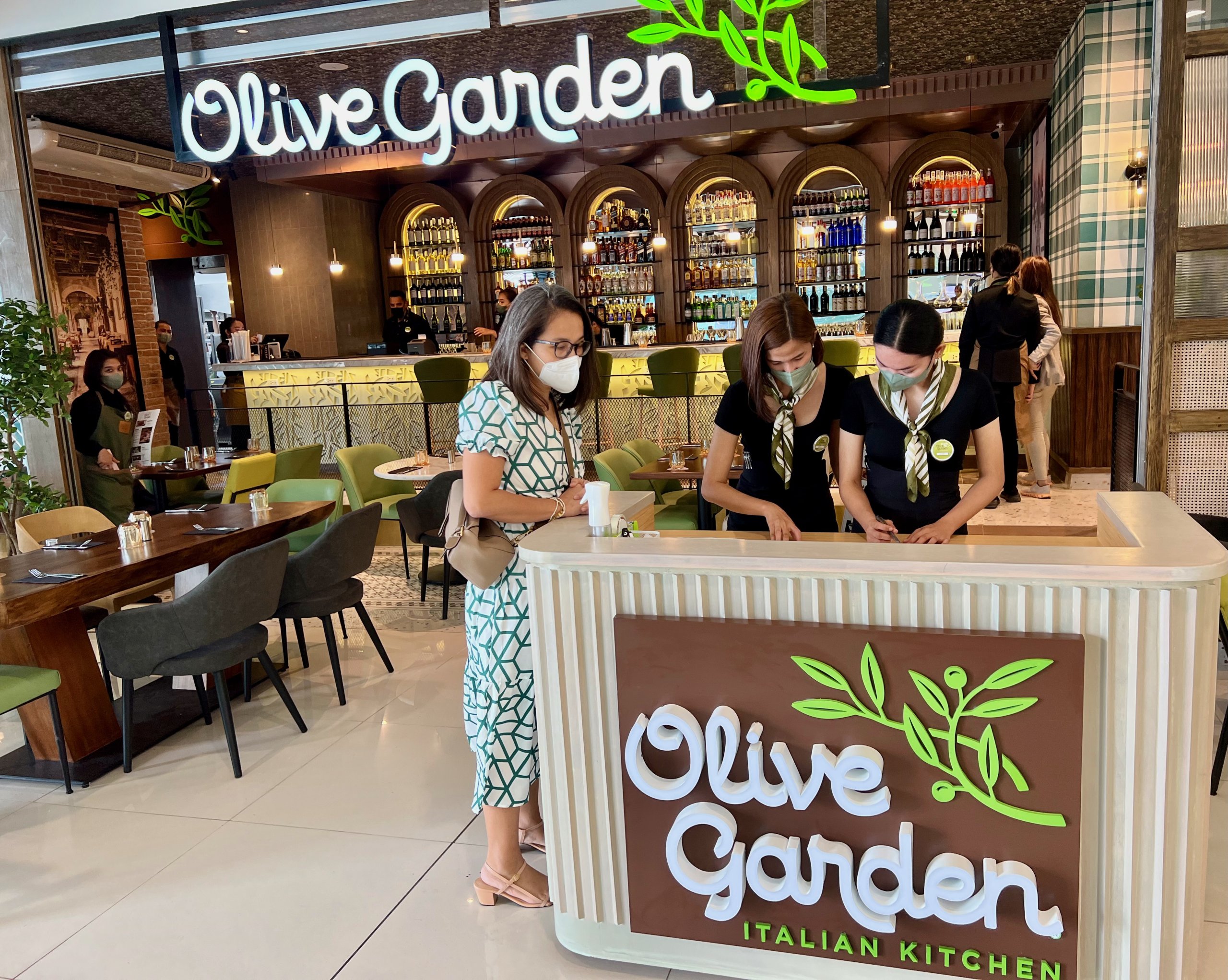 Olive Garden Opens in Manila! (What to Expect) Awesome! Our Awesome