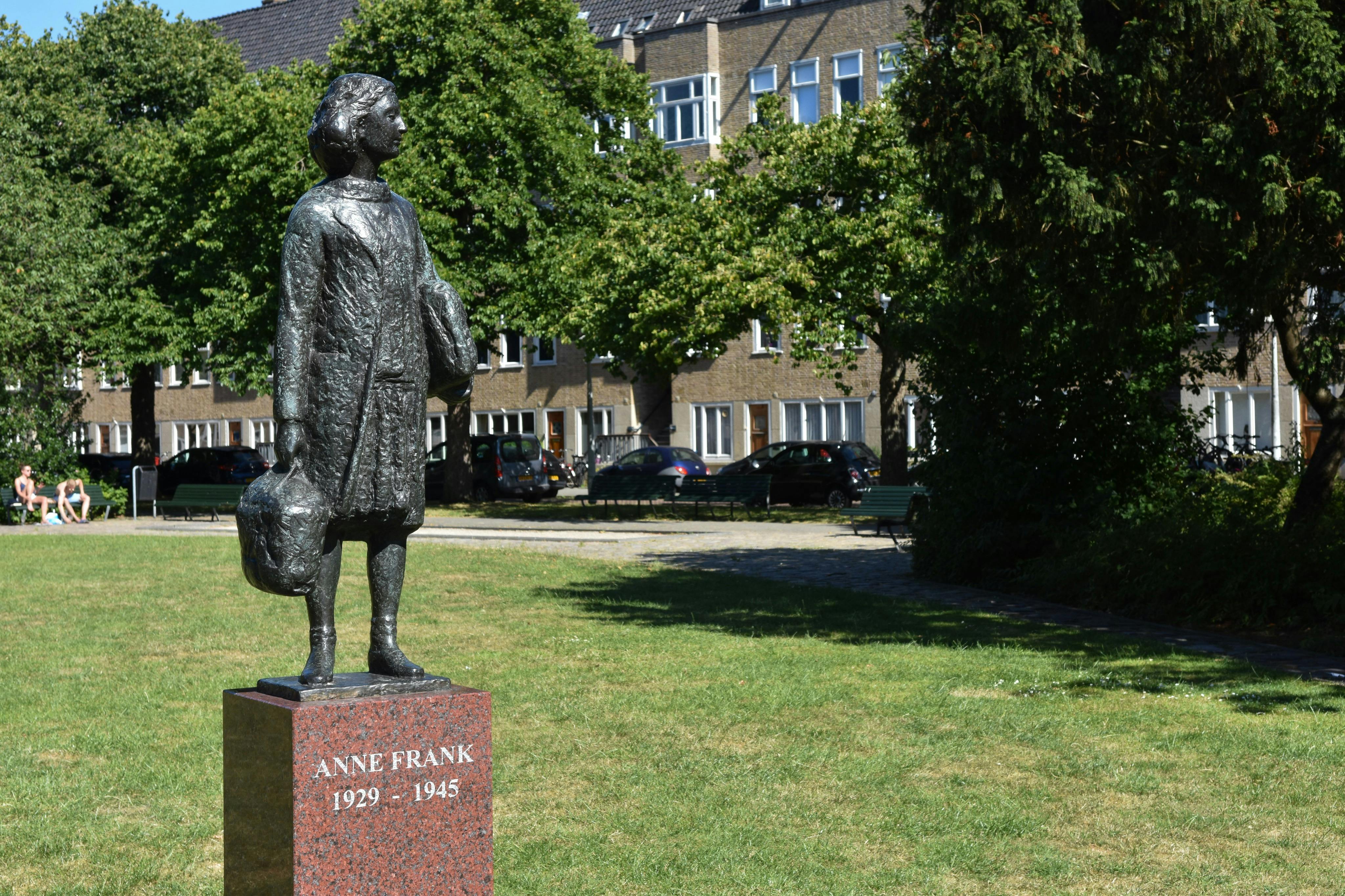Amsterdam: The Life of Anne Frank & Neighbourhood Small-Group Walking Tour