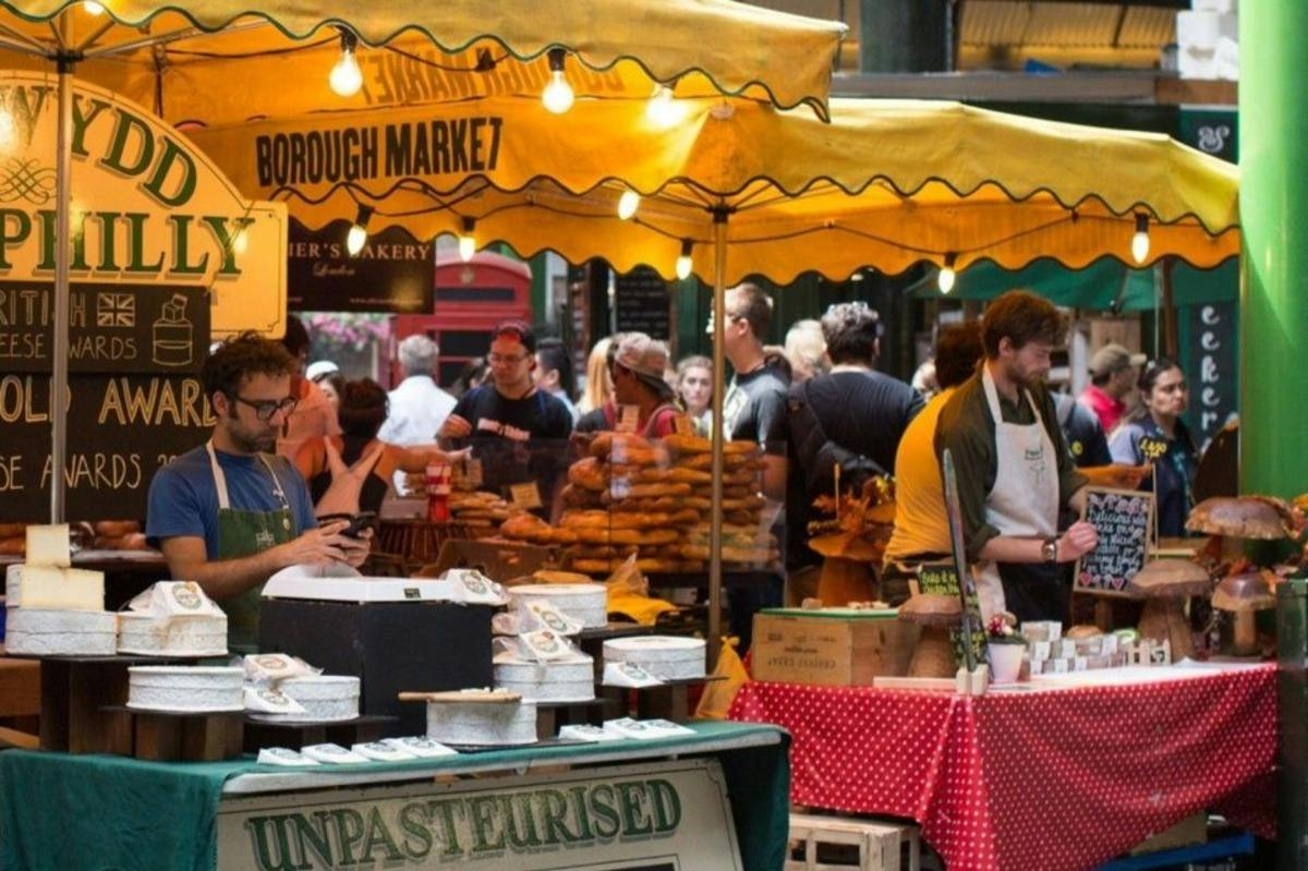 Eat 8 English Foods & See 30+ London Sights Walking Tour!