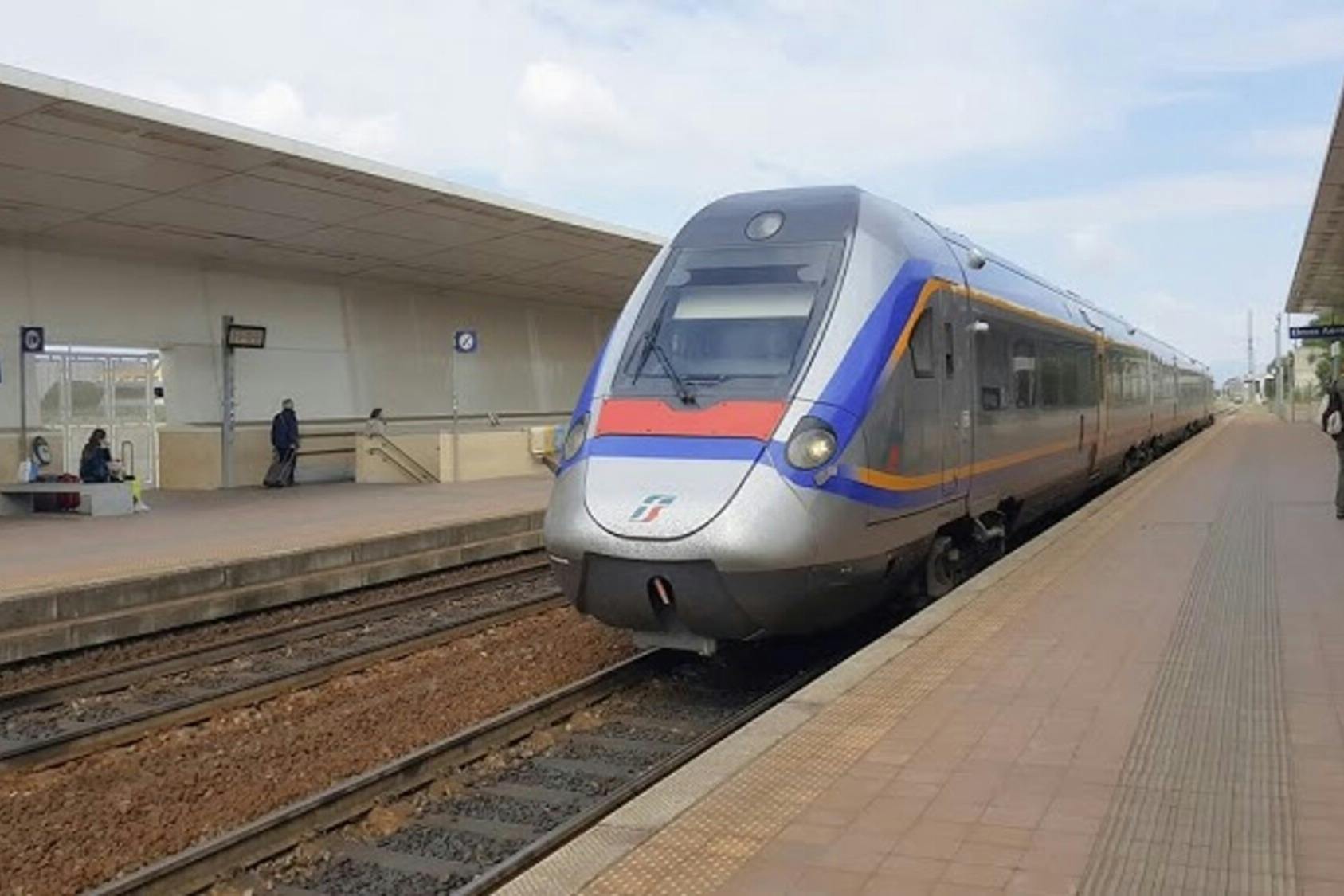 Cagliari: One-Way Train Transfer from Cagliari Station to Elmas Airport