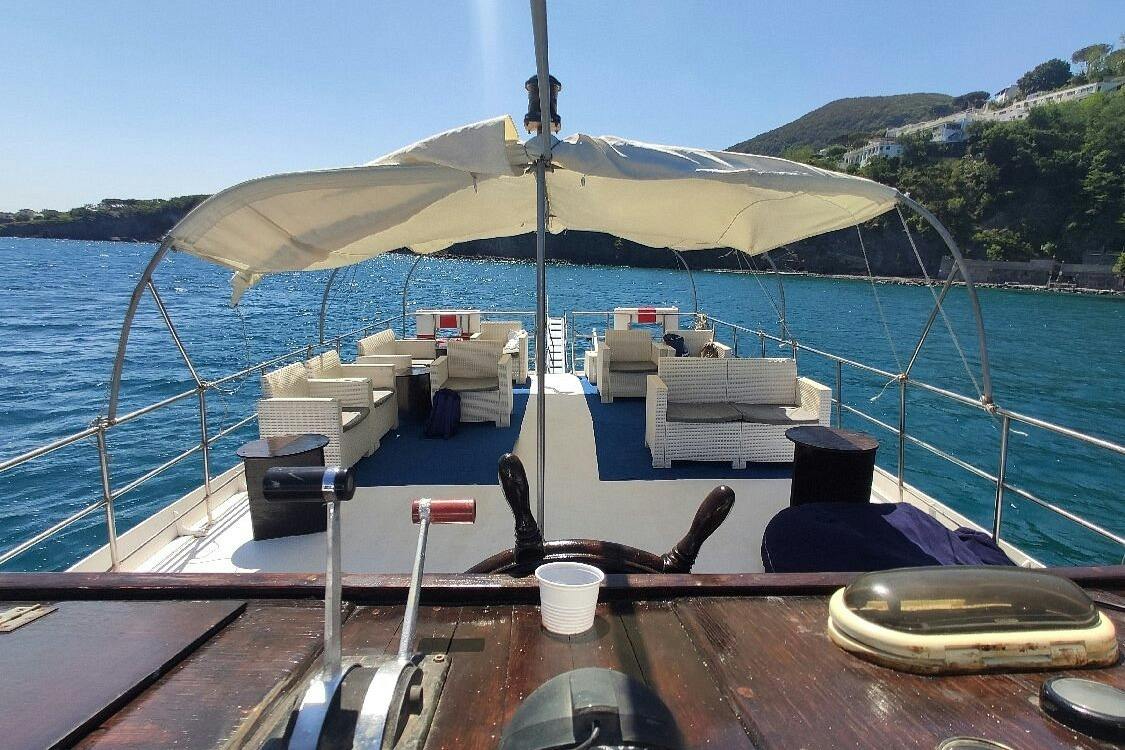 Ischia: Daily Boat Trip with Lunch & Drinks