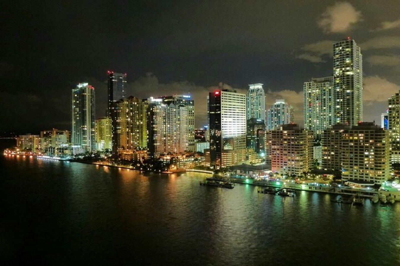 Miami: Evening Cruise of Biscayne Bay & Millionaires' Homes