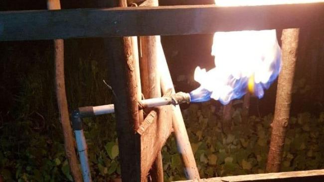 Gali Sumur Air, Warga Riau Malah Dapat Semburan Gas dan Menyala