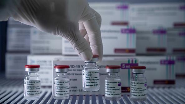 Vaksin COVID AstraZeneca Picu Efek Samping Langka, Apakah Kasusnya Ada di RI?