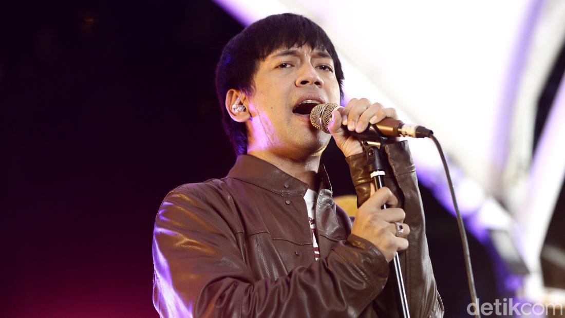 Kondisi Rian D’MASIV Usai Kena Sembur Api di Panggung