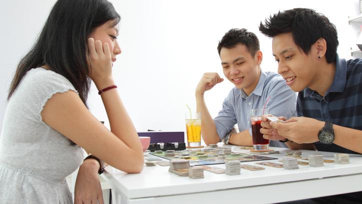 Seru! Kini Bisa Main Boardgame hingga Merajut di Kafe