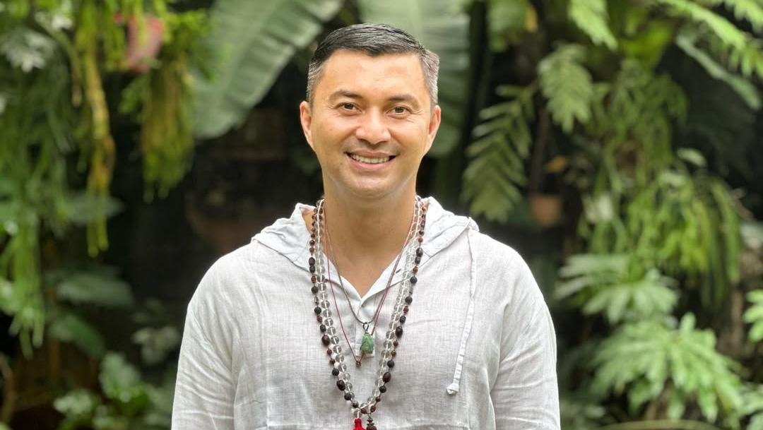 Anjasmara Produktif Jelang Usia 50 Tahun: Pelatih Yoga, Aktor, dan Produser