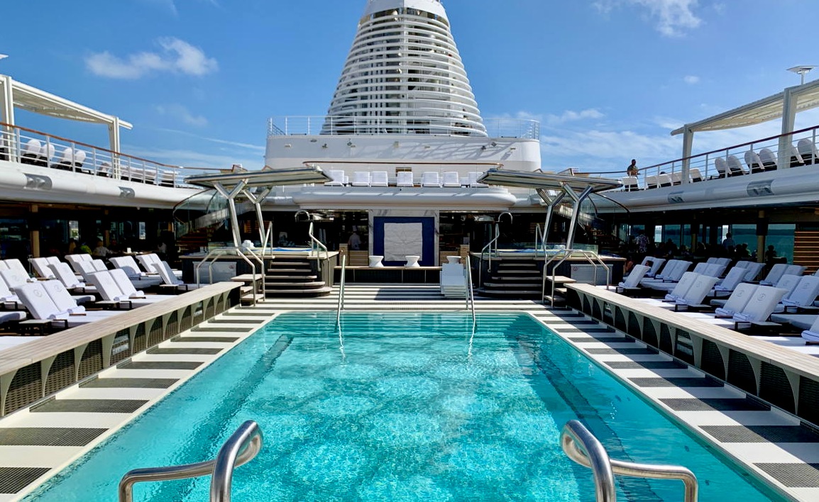 grandeur swimming pool