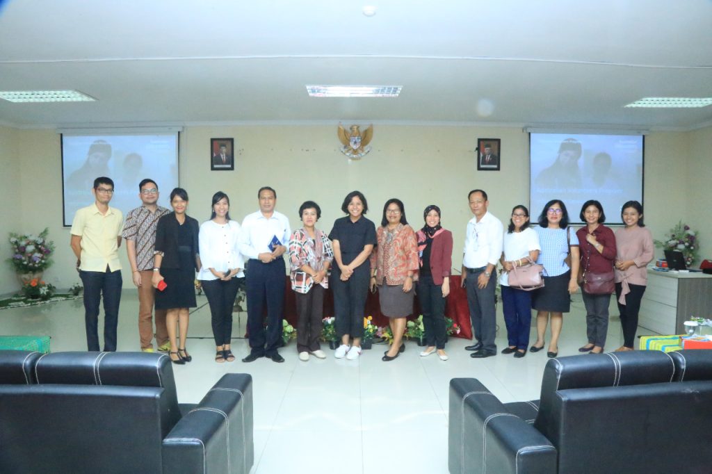 Standar isi sebagaimana dimaksud pada ayat (1) memuat kerangka dasar dan struktur kurikulum, beban belajar, kurikulum tingkat satuan pendidikan, dan kalender pendidikan/akademik. Australia Volunteer Siapkan Sukarelawan Tingkatkan Sdm Undana Universitas Nusa Cendana