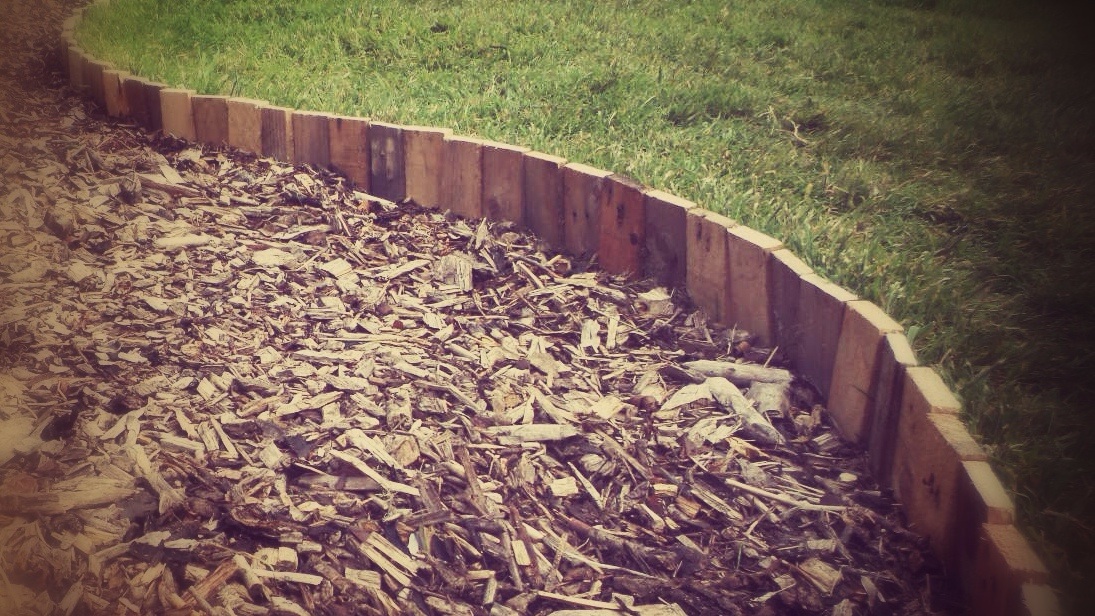 It also comes in myriad material types, meaning it's easier than ever to get the look you want. Recycled Pallet Wood Lawn Edging Backyard Diy