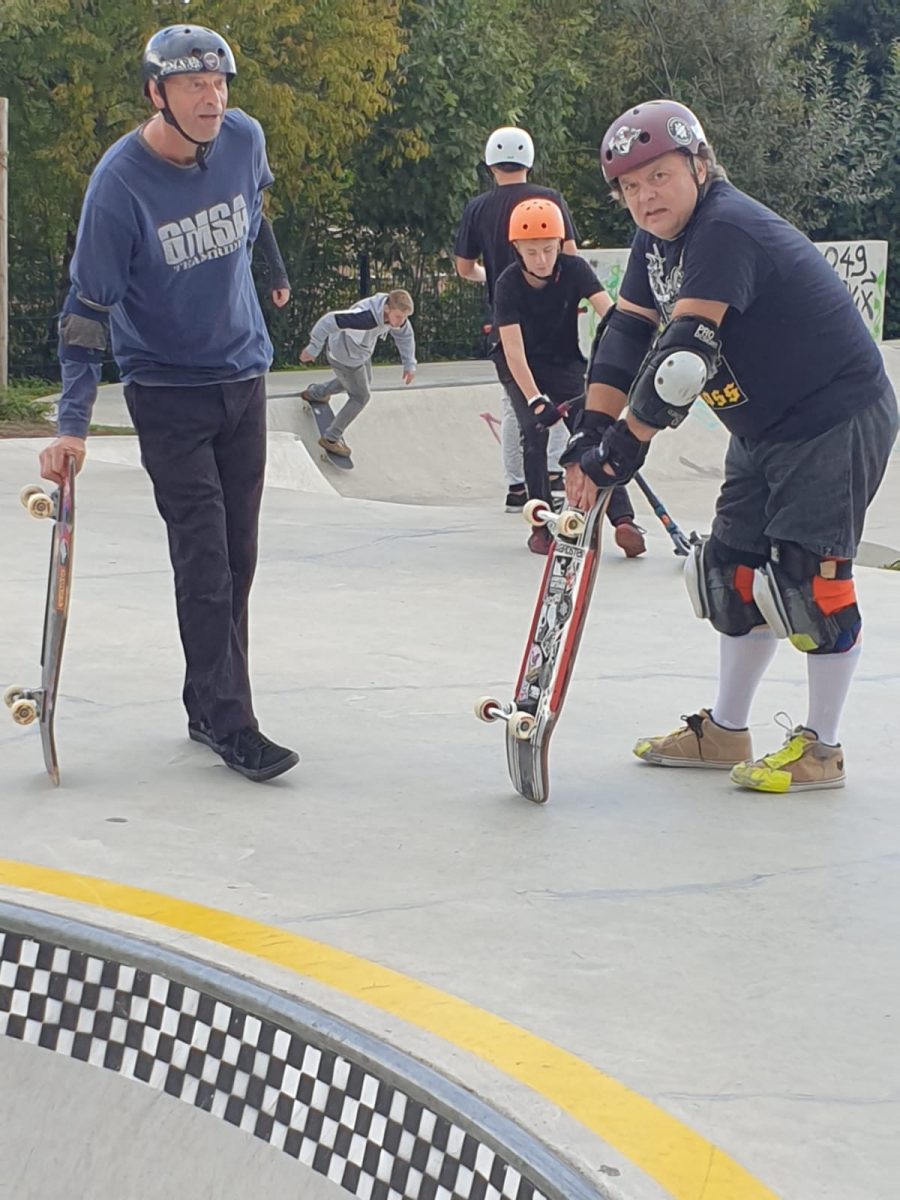 You can play up to 5 players. Article Bailgun Magazine