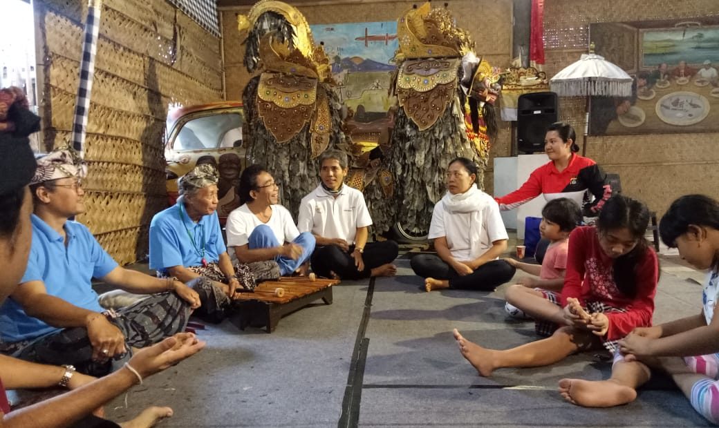 Pekak Taro Permainan dan Gending Dadong Dauh - BALIHBALIHAN
