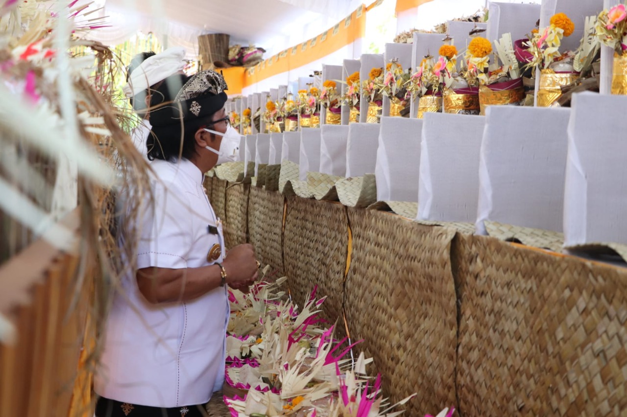 Bupati Giri Prasta Hadiri &ldquo;Karya Pitra Yadnya&rdquo; di Banjar Ubud, Desa Getasan  Petang - https://baliilu.com