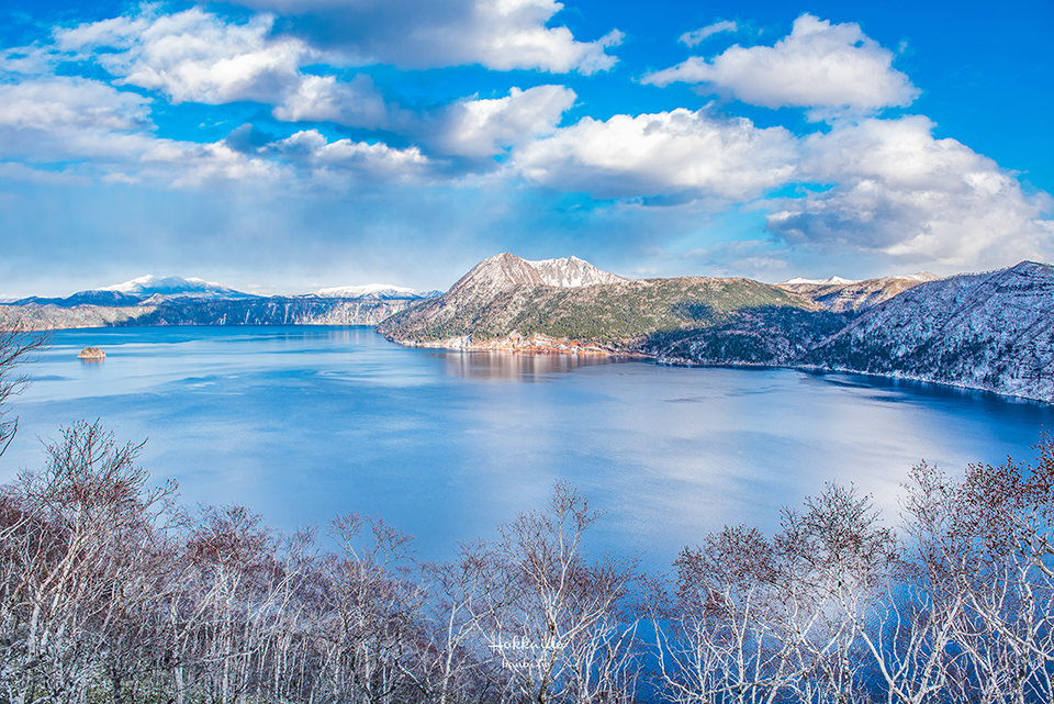 北海道絕景-摩周湖 天神之湖,如藍寶石清澈透藍的火山破口湖神秘美景(交通、推薦拍照展望台地點