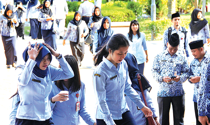 Honorer Kota Batam, Tahun Depan Anda Akan Diberikan Gaji ke 13 -  batampos.co.id