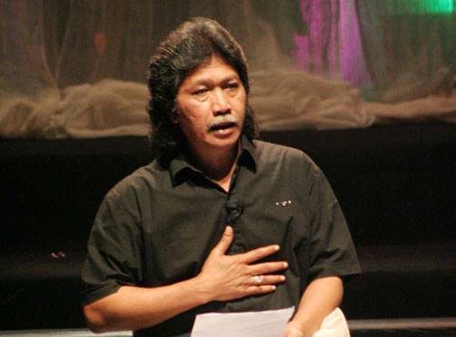 27/09/2019 · berikut ini sekitar 43 judul koleksi pilihan puisi emha ainun nadjib atau puisi cak nun silahkan disimak saja dibawah ini. Ringkasan dan Analisis Puisi Dari Bentangan Langit Karya