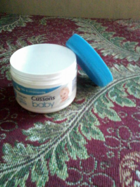 Cussons baby newborn cream yang mengandung bahan . Review Cussons Baby Cream Mild Gentle With Milk Chamomile Ladybug S Stories