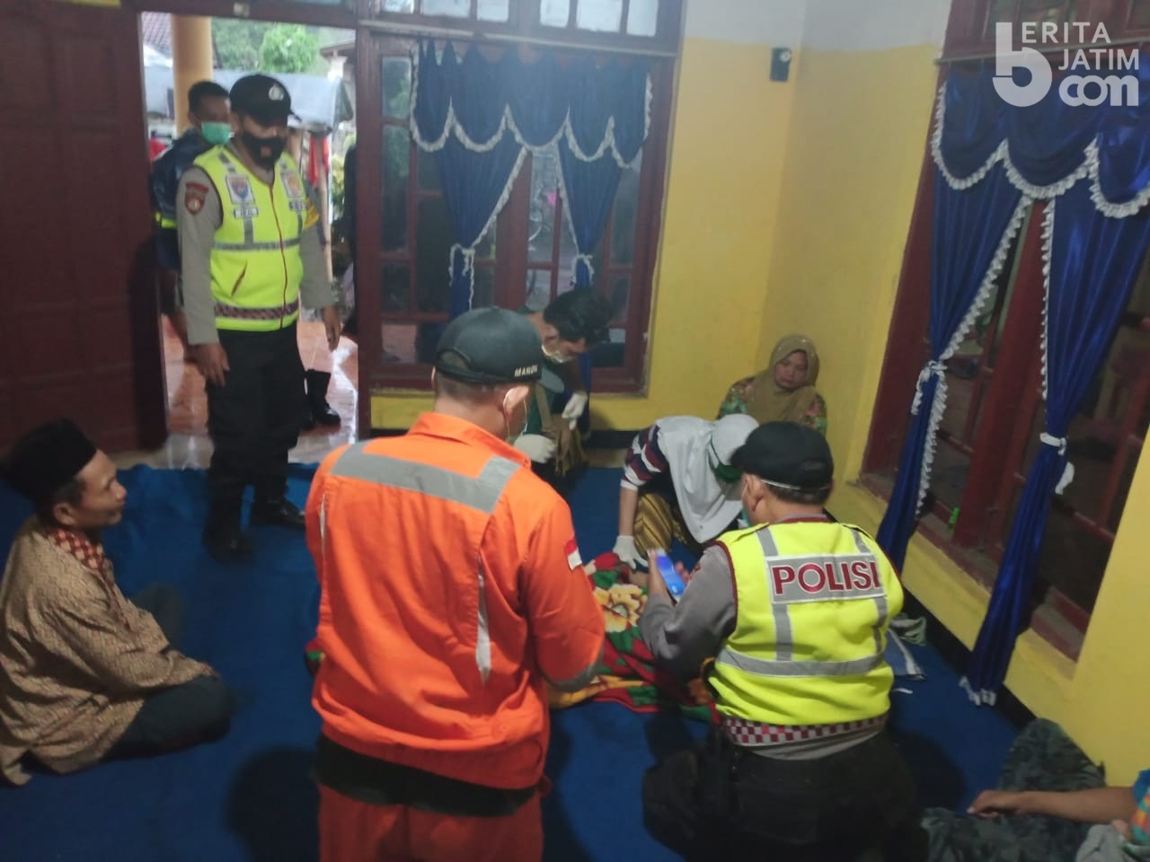 Suami Istri Saksikan Anaknya Tewas Tersambar Petir | beritajatim.com