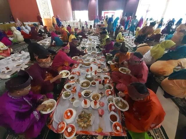 Peralatan Makan dan Menu Apa Saja Ada di Saprahan - Berkatnews TV