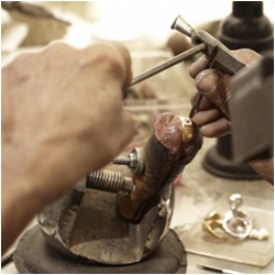 Elizabeth taylor has a 10 carat blue diamond; How Diamond Rings Are Made Behind the Scenes With a Jeweler