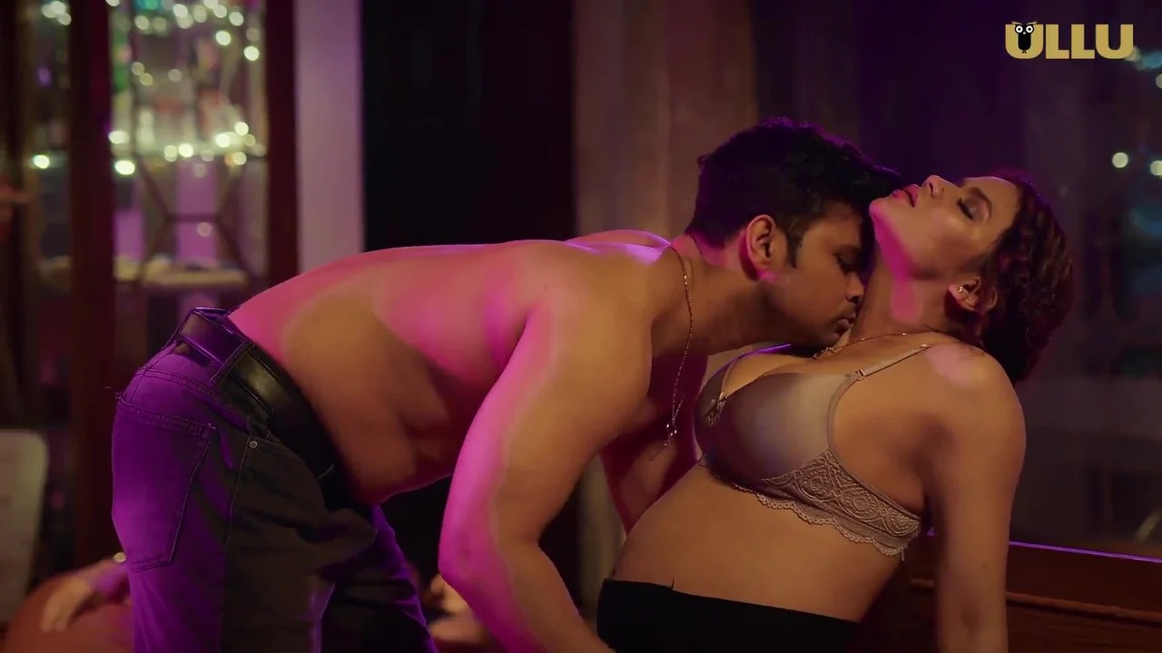 Nidhi Mahawan app babe seductive pose