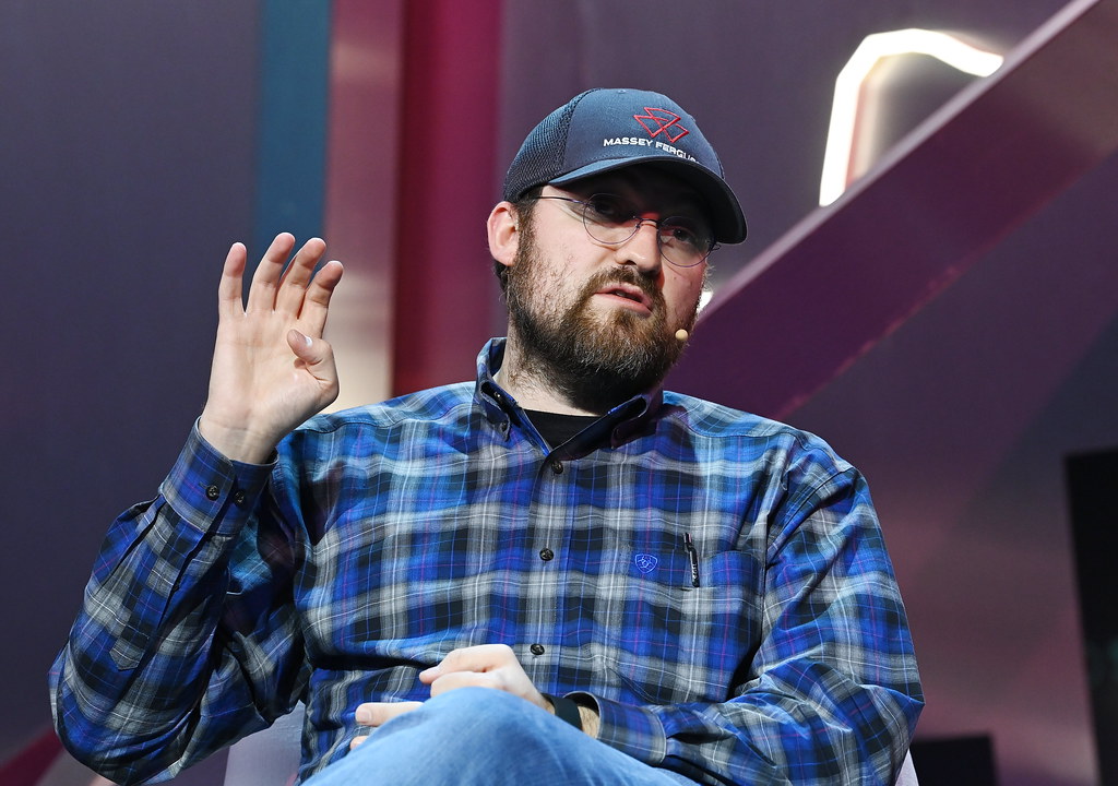 Le fondateur de Cardano partage à quoi s’attendre après le départ du PDG de Binance