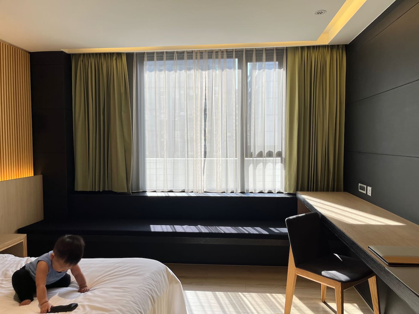 高雄住宿 巨蛋旅店 Hotel R14|竹風客房一大床|蓋婭餐廳素食早餐 巨蛋站前一分鐘 日式簡約風格旅館推薦 - 一口冒險 Bitesized Adventure 高雄住宿 巨蛋旅店 Hotel R14|竹風客房一大床|蓋婭餐廳素食早餐 巨蛋站前一分鐘 日式簡約風格旅館推薦 - 一口冒險 Bitesized Adventure