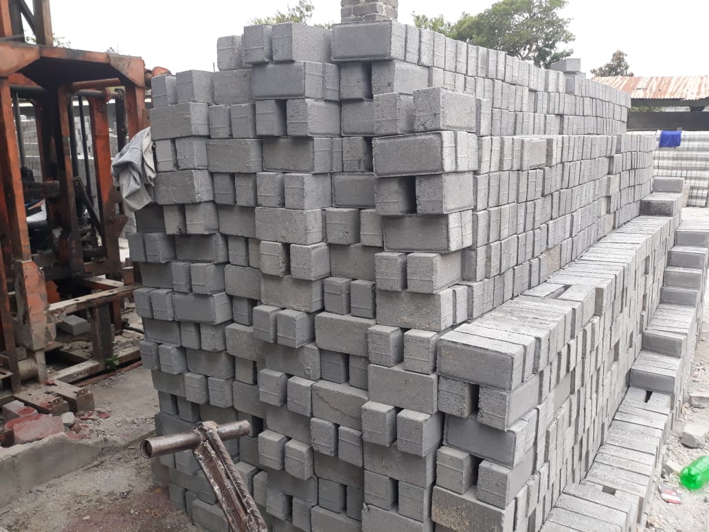 Perkerasan beton di lahan parkir dahulu dianggap tidak ramah. 0823 2317 1016 Jual Paving Block Solo Terlengkap Siap Kirim
