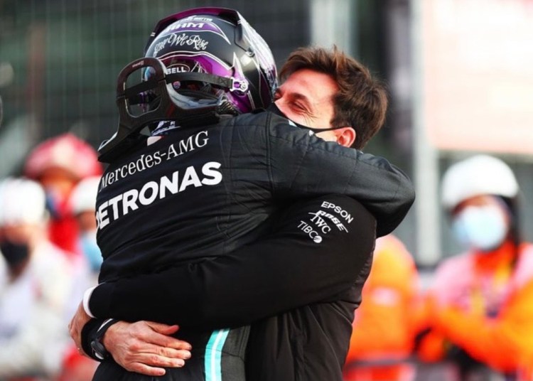 F1: Hamilton vola a Imola, la Mercedes conquista il settimo titolo costruttori