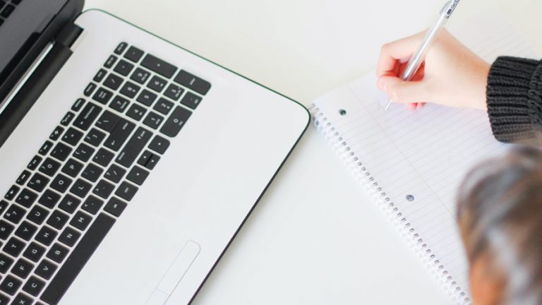 Formazione Digitale E Corsi Online Per Stare Al Passo Con I Tempi | Blog Register.it 432_x_768_jpg