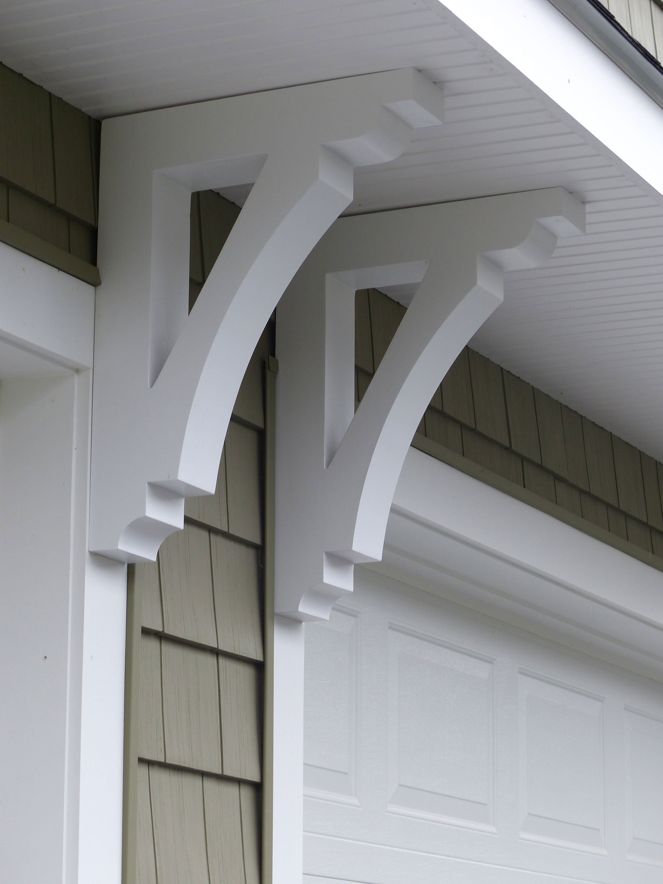 Michelangelo ceiling medallions are an ornate finishing touch for any extravagant remodel. Urethane Brackets - Project Pictures | Architectural Depot