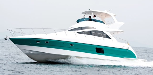 Average weight of 275 pounds (125kg) which is based on an average hull weight of 160 pounds (73kg) and average 15hp engine weight of 115 pounds (52kg). How Much Does A 16 Foot Fiberglass Boat Weigh Boatbuilding Method