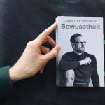 Ratgeber | Mit “Bewusstheit” den eigenen Selbstwert stärken und sich von negativen Gedanken befreien.