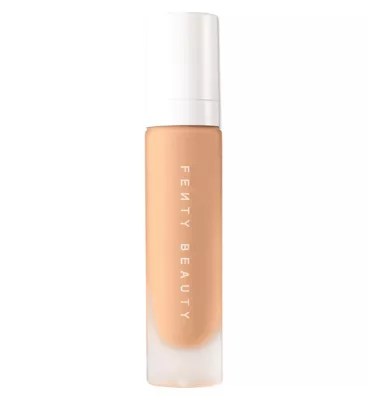 A few of you hit me up on snap and in the comments about my mac shade after the fenty try on. Fenty Beauty Pro Filt R Soft Matte Longwear Foundation Boots