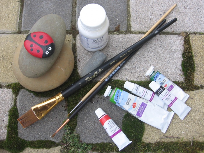 какими красками рисовать на камнях